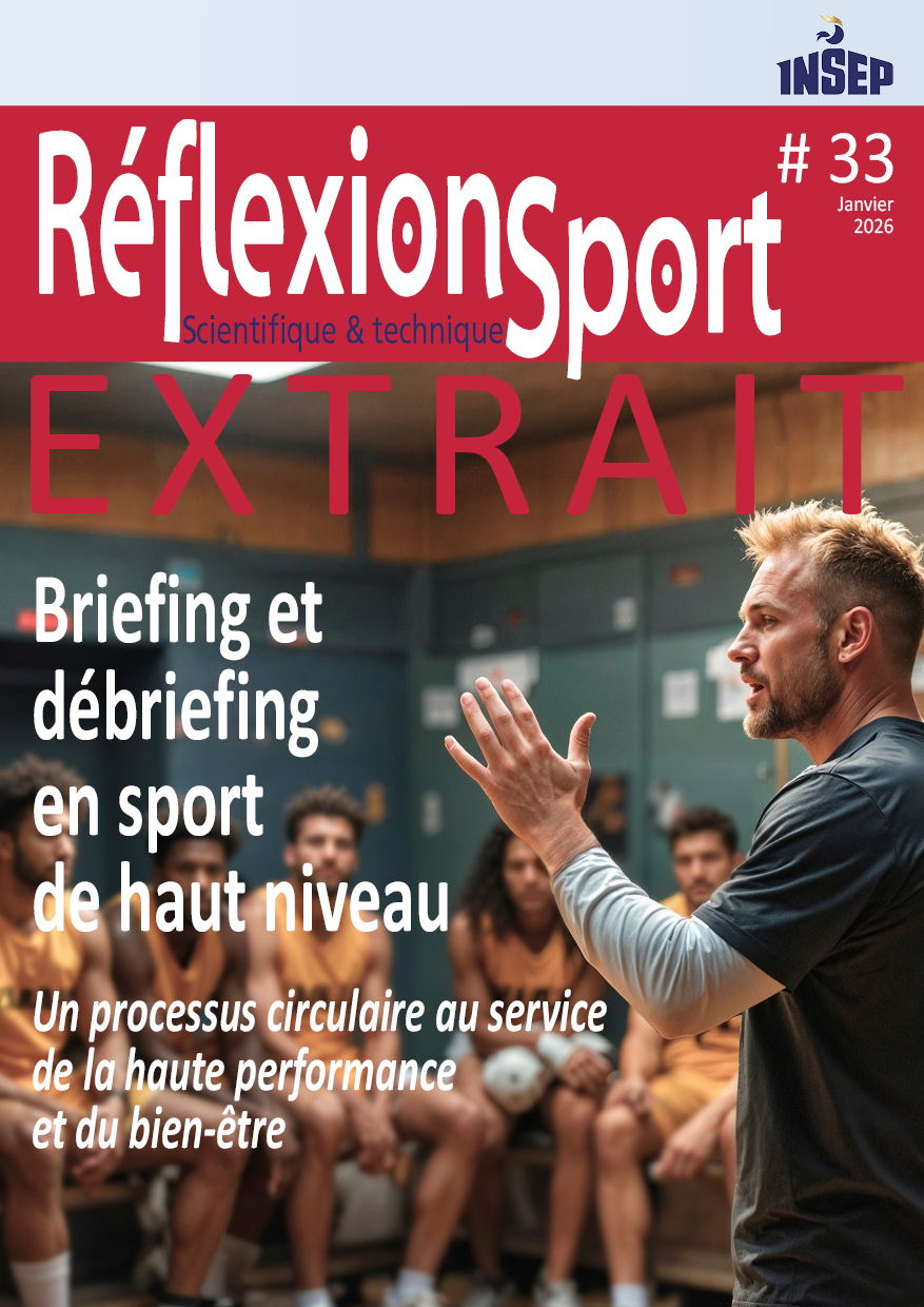 coach sportif encourageant les membres d'une équipe de basketball